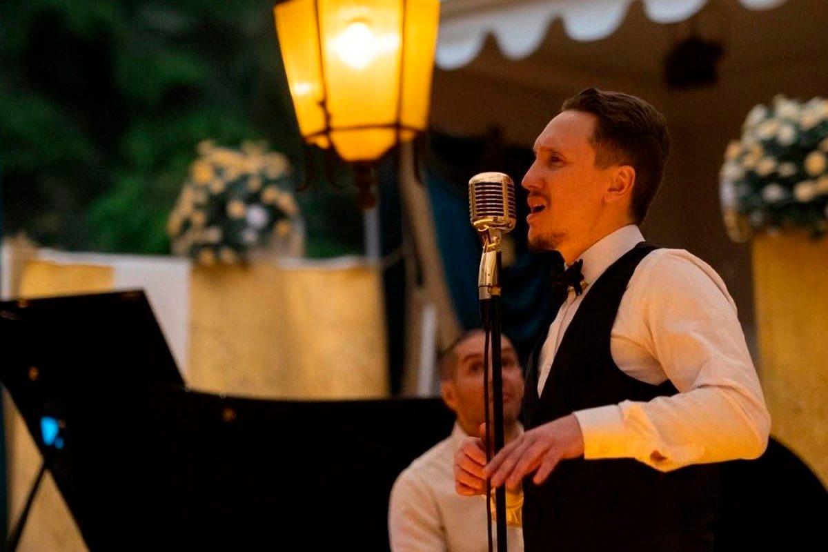 Frenk Sinatra pri sveçah
